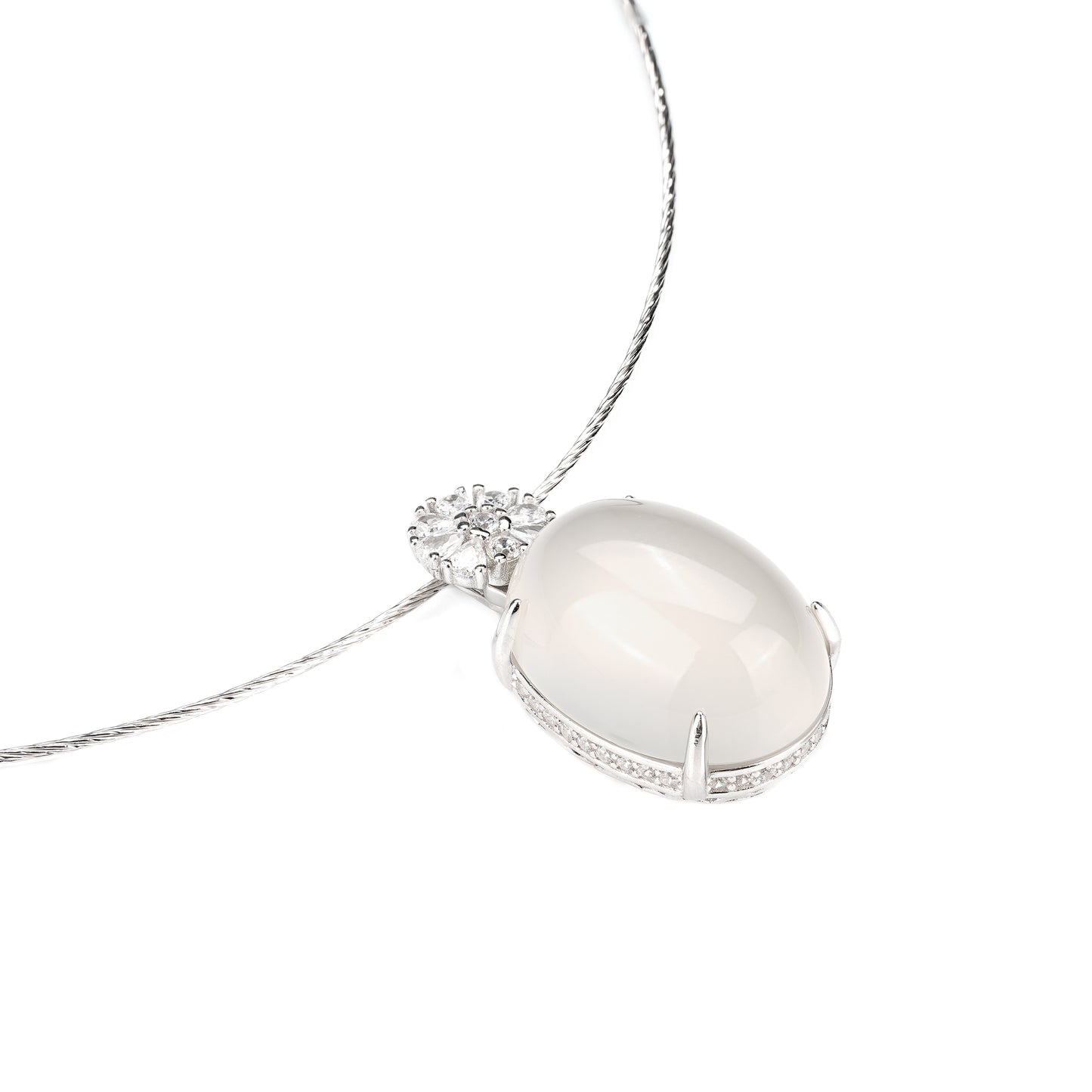 White Pigeon Egg Flower Necklace