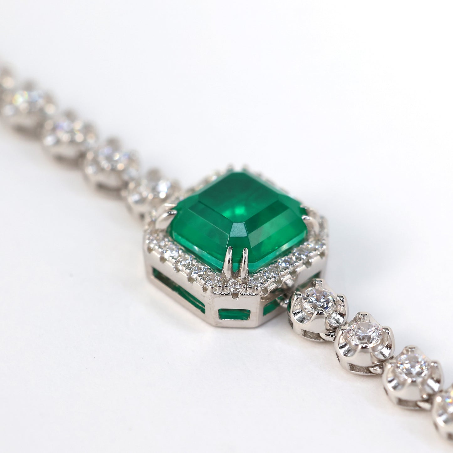 Pierres de laboratoire couleur émeraude micro-serties Bracelet chaîne tennis carré, argent 925/1000e