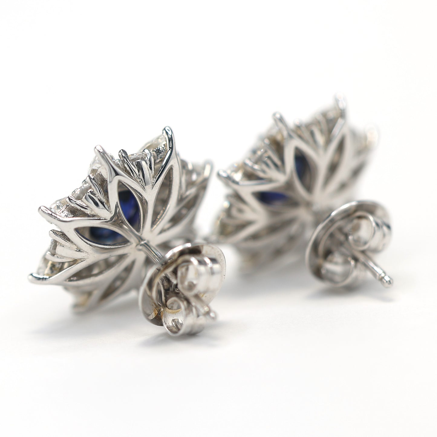 Pierres créées en laboratoire de couleur saphir micro-serti Boucles d'oreilles huit étoiles, argent sterling.