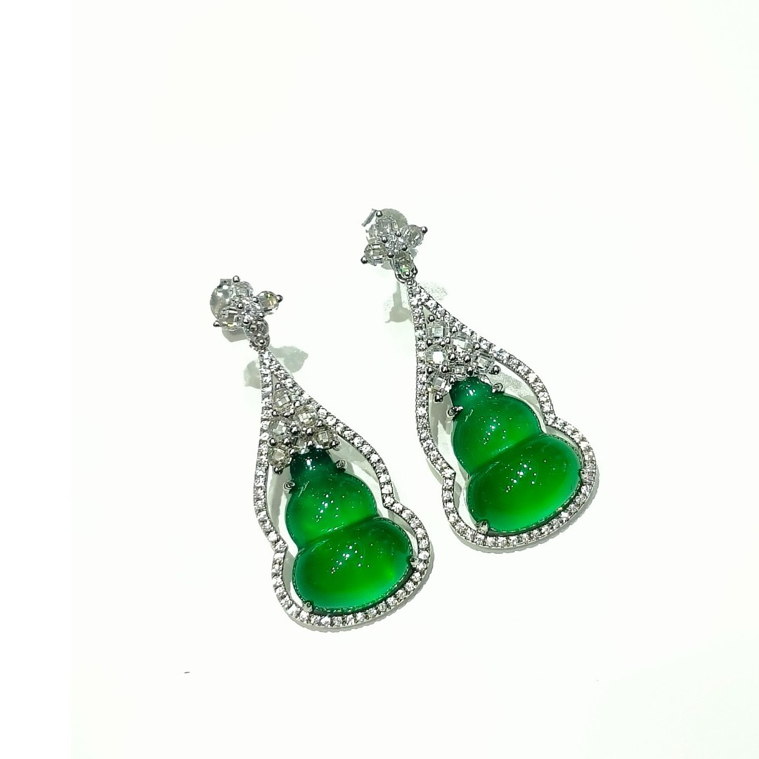 Green chalcedony Lucky "Hulu" Earrings