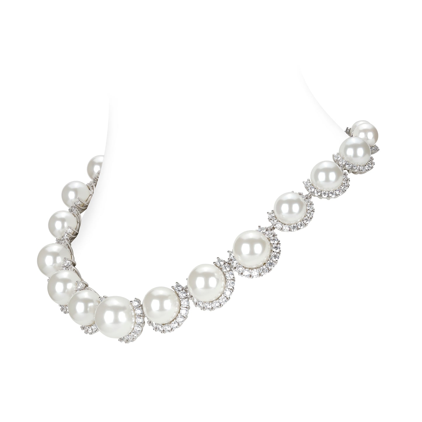 High Jewelry collection：Gradient White Pearls Evening Necklace