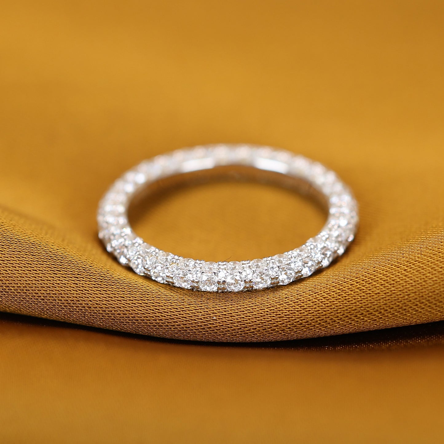 Minimalist collection: "Shining Stars” eternity band Ring (Unisex)