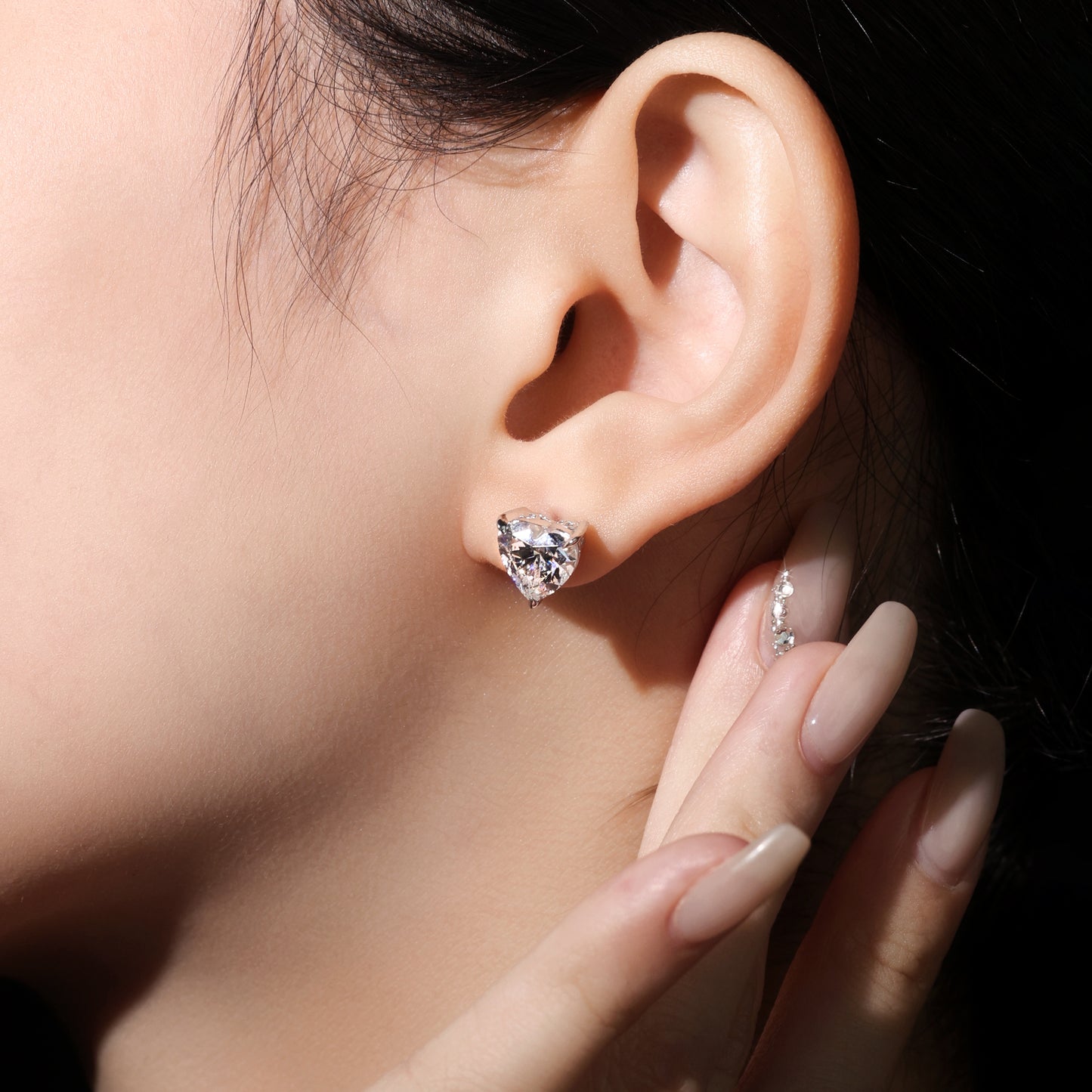 Pure Radiance Collection: Modern "Icy Shining Love Heart" delicate Ear Studs (Each solitaire 3 carats)