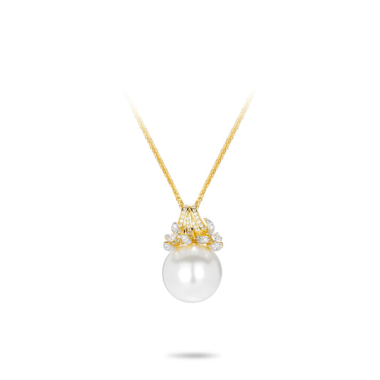 Pre-order High Jewelry collection: The White Pearl and Gold Vine Necklace