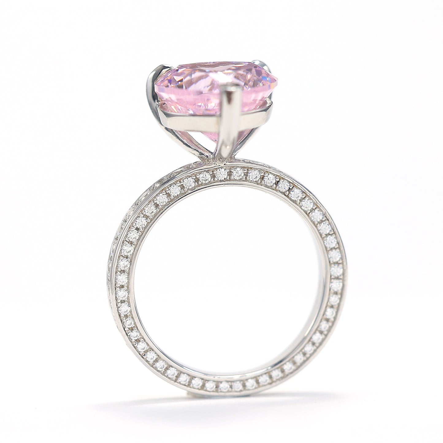 Ring in Herzform mit rosafarbenen Diamanten in Mikrofassung, Sterlingsilber