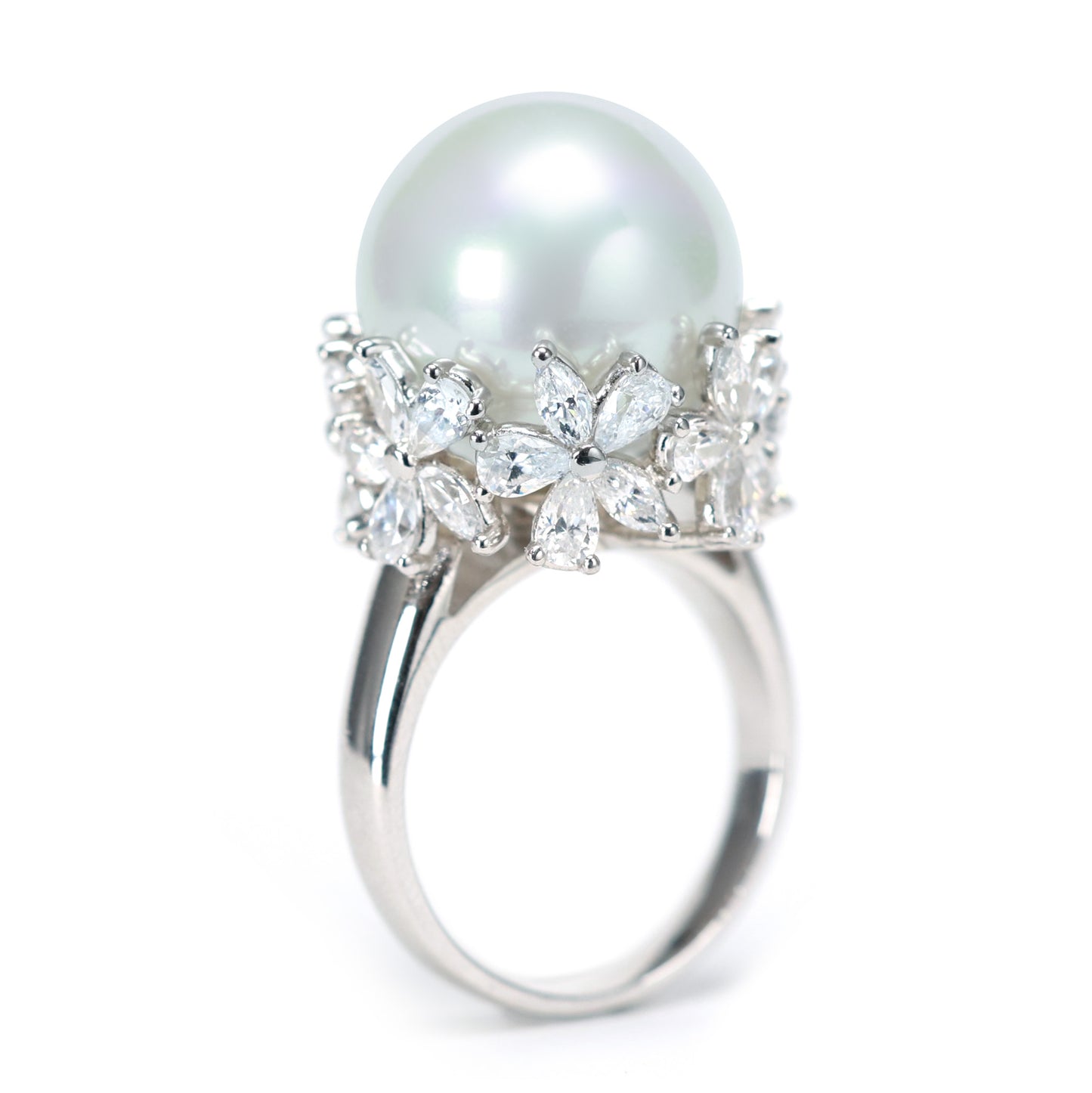 Micro-Fassung im Labor erstellte Steine ​​White Shell Pearl Fancy Flower Ring ， Sterlingsilber