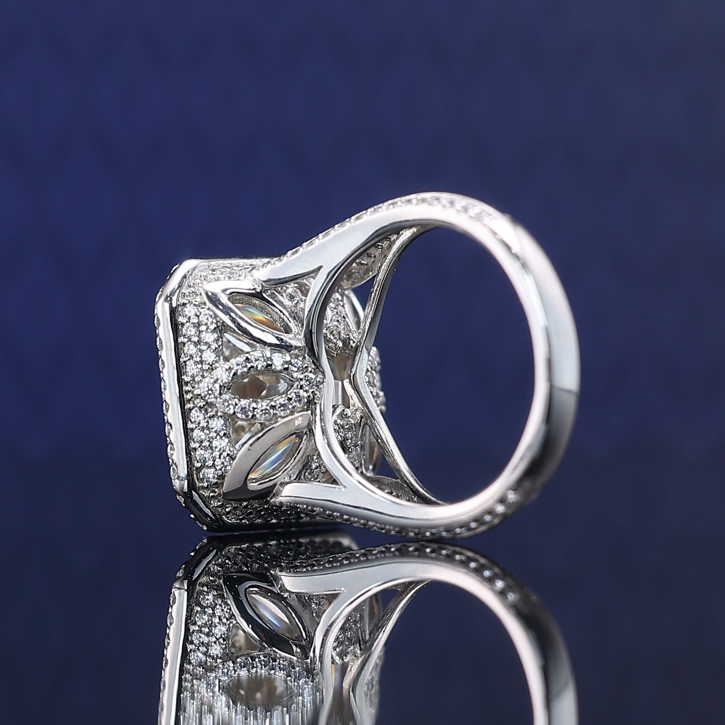 Fancy Ring in quadratischer Form, Sterlingsilber. (8 Karat)