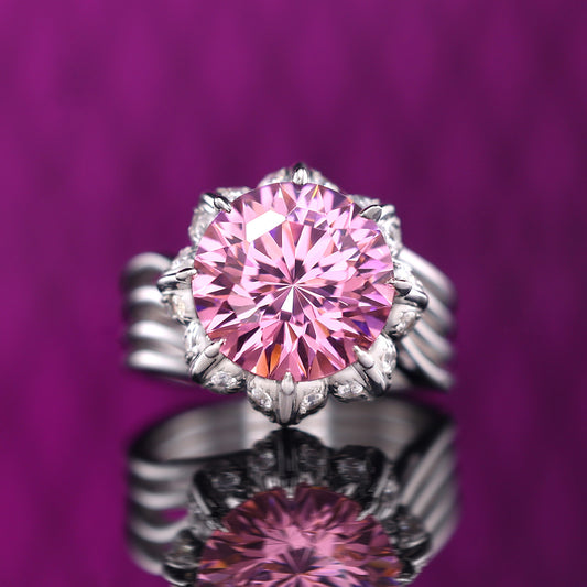 Mikrogefasste rosafarbene Diamantfarbe Lab erstellte Steine ​​Wasserlotusring, Sterlingsilber. (7,5 Karat)
