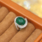 Sonderangebot Nur 1 Stück Cabochon-Ring mit smaragdgrünen, im Labor hergestellten Steinen in Mikrofassung, Sterlingsilber