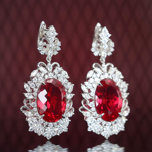 Pierres créées par le laboratoire couleur rubis micro-serti Boucles d'oreilles en dentelle détaillée de forme ovale, argent sterling.