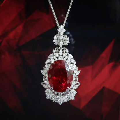 Pierres créées en laboratoire couleur rubis micro-serti Collier en dentelle détaillée de forme ovale, argent sterling.