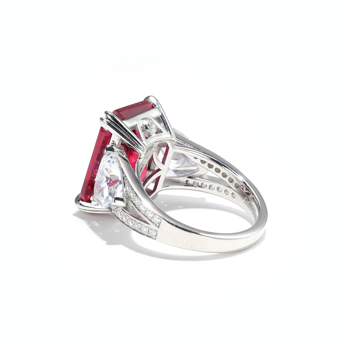 Édition limitée Seulement 1 pièce Couleur rubis micro-serti Pierres créées par le laboratoire Bague 3 pierres, argent sterling