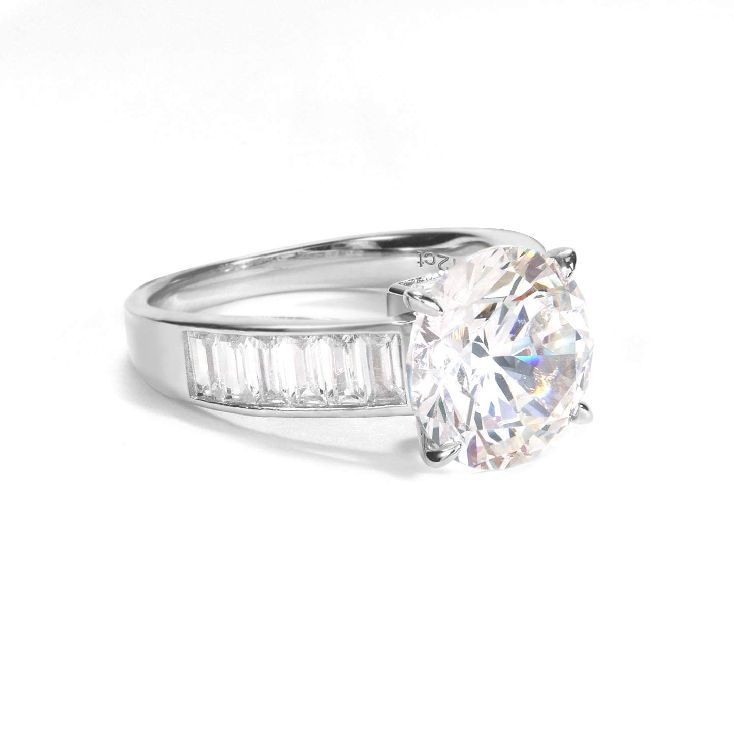 Stunning 6-Carat aritificial Diamond Ring Adds a Touch of Glamour to Your Special Occasions