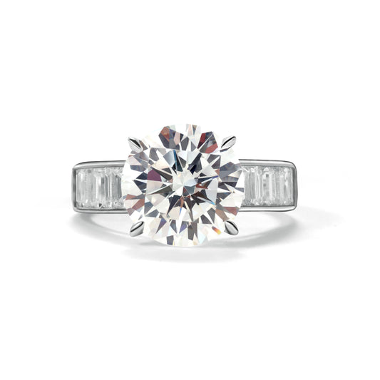 Stunning 6-Carat aritificial Diamond Ring Adds a Touch of Glamour to Your Special Occasions
