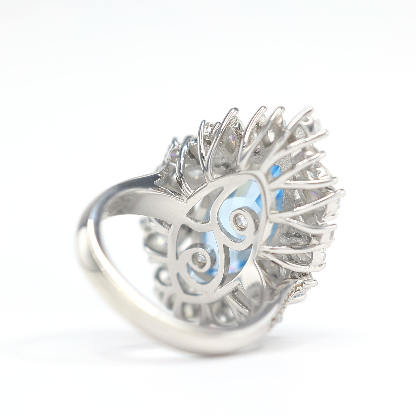 Pierres créées en laboratoire couleur aigue-marine micro-serties Bague en forme de marquise, argent sterling