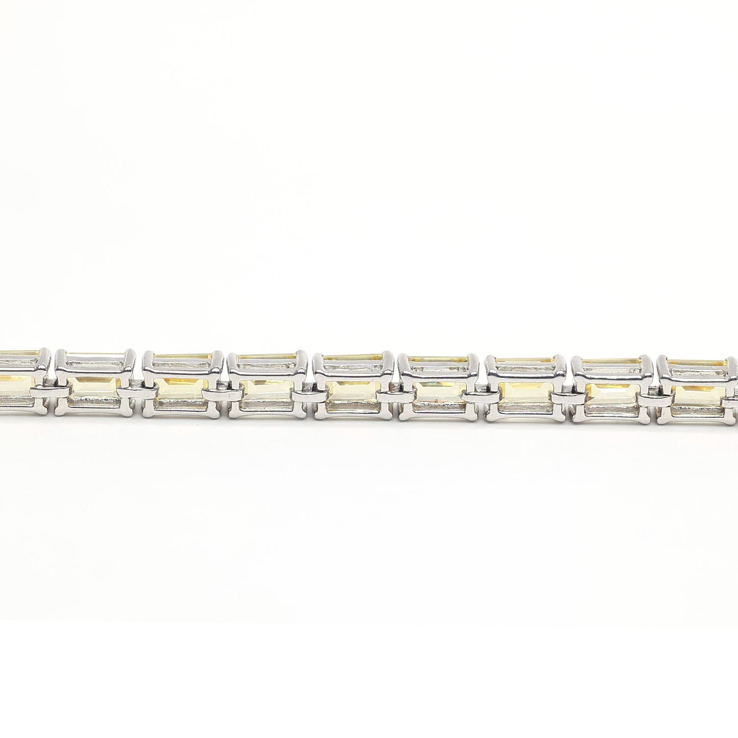 Seulement 2 micro-sertis couleur diamant jaune taille émeraude pierres créées en laboratoire bracelet entièrement clouté