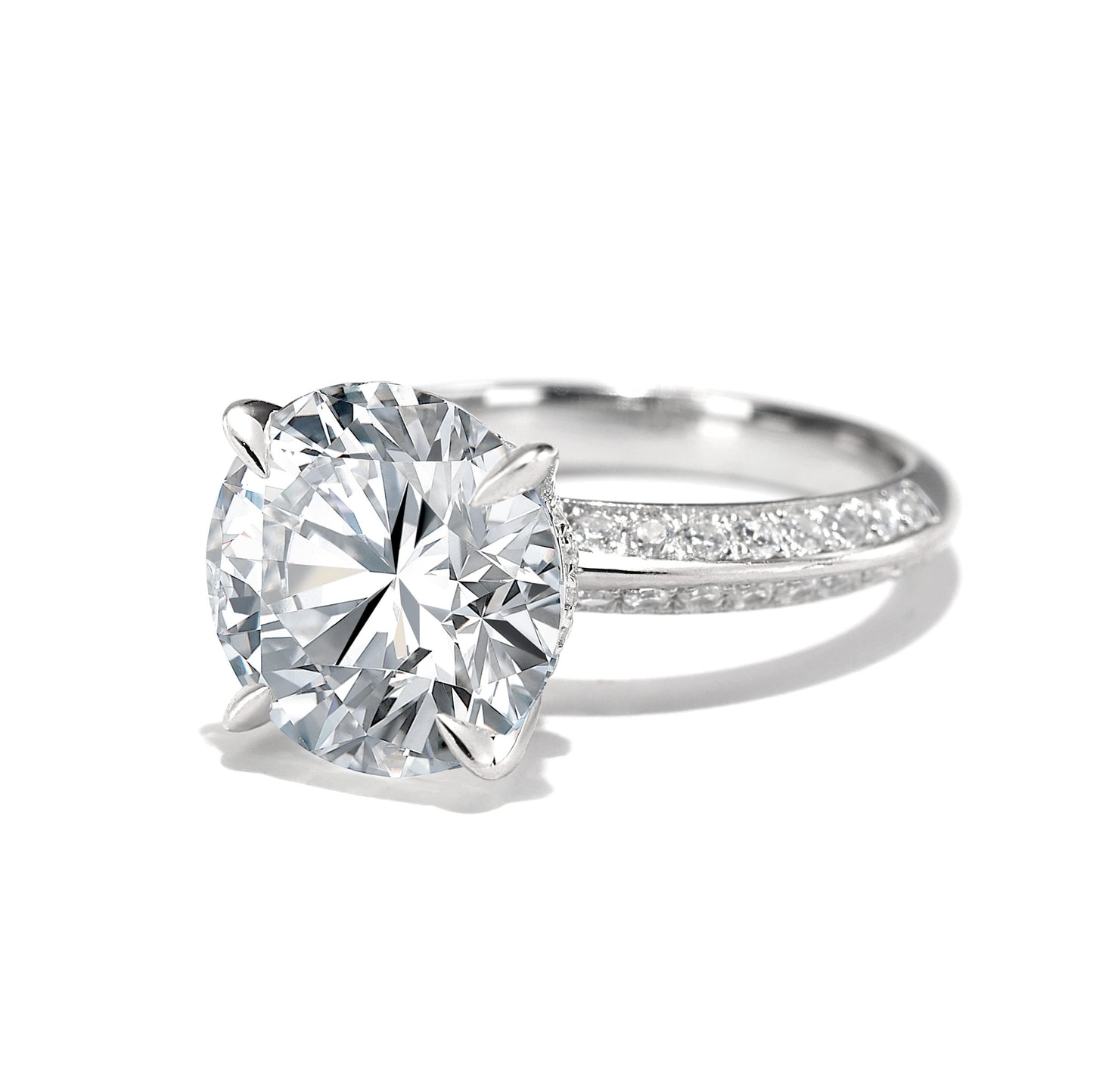 Promotion design: Brilliant-cut 4 prongs Solitaire ring (6 carat)