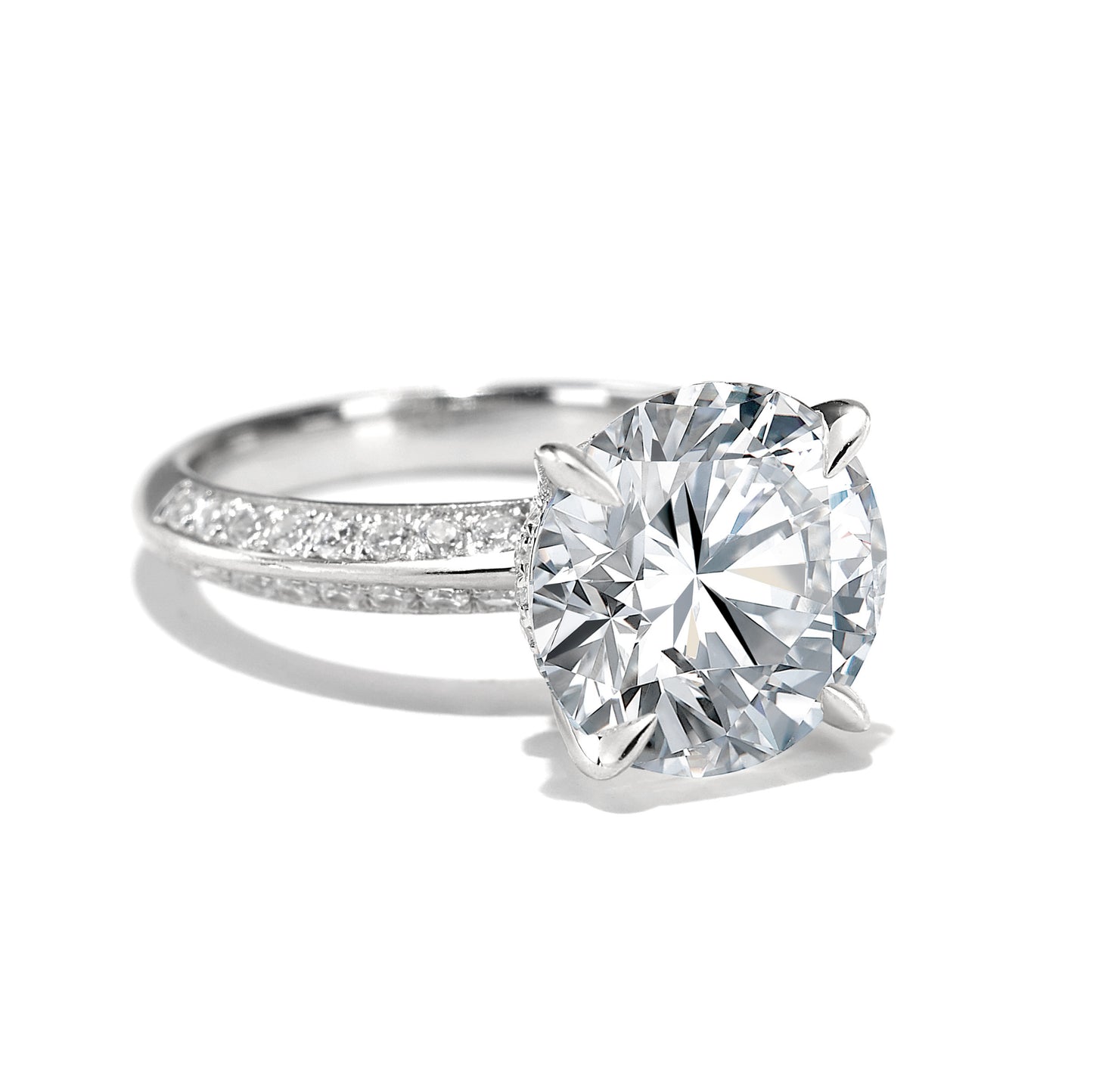 Promotion design: Brilliant-cut 4 prongs Solitaire ring (6 carat)