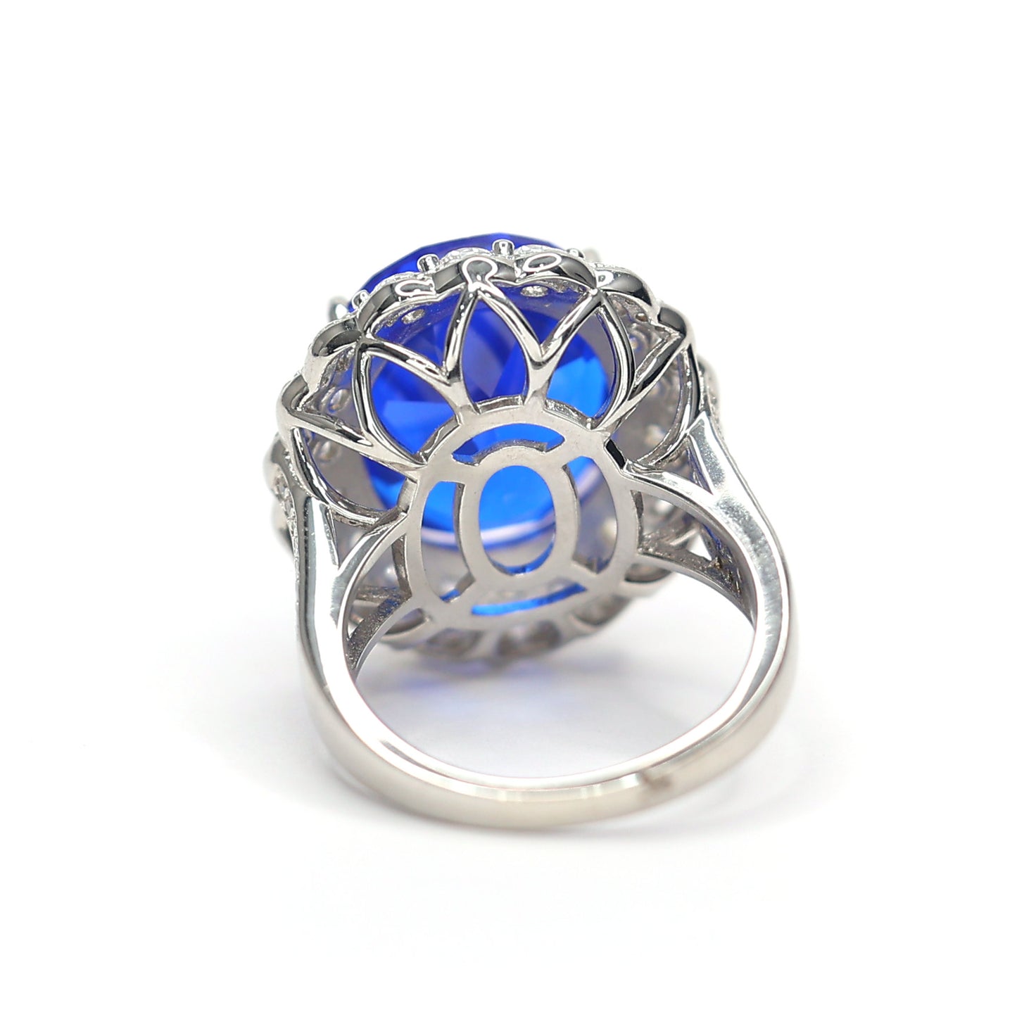 Ring mit königsblauer Farbe im Mikro-Fassungslabor, Taubenei-Form, Sterlingsilber. (20 Karat)