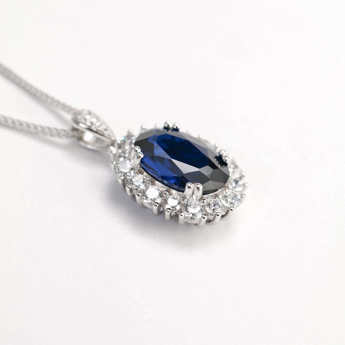 Micro-Fassung Sapphire Color Lab erstellte Steine ​​Diana-Halskette, Sterlingsilber (6 Karat)