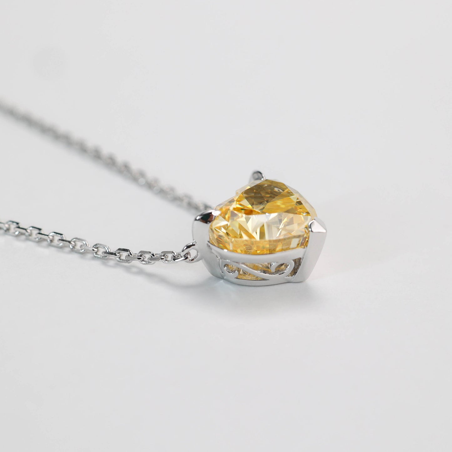 Promotion design：Vivid yellow diamond color heart shape necklace