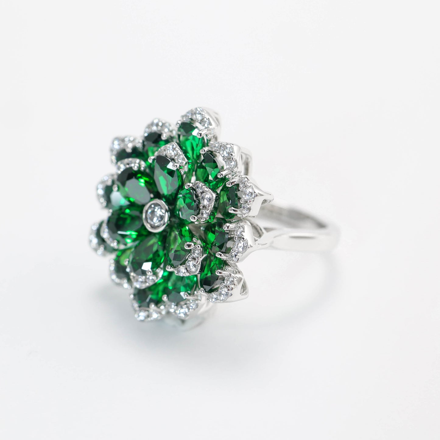 Bague en pierres de laboratoire couleur tsavorite fleur préservée micro-sertie, argent 925/1000e