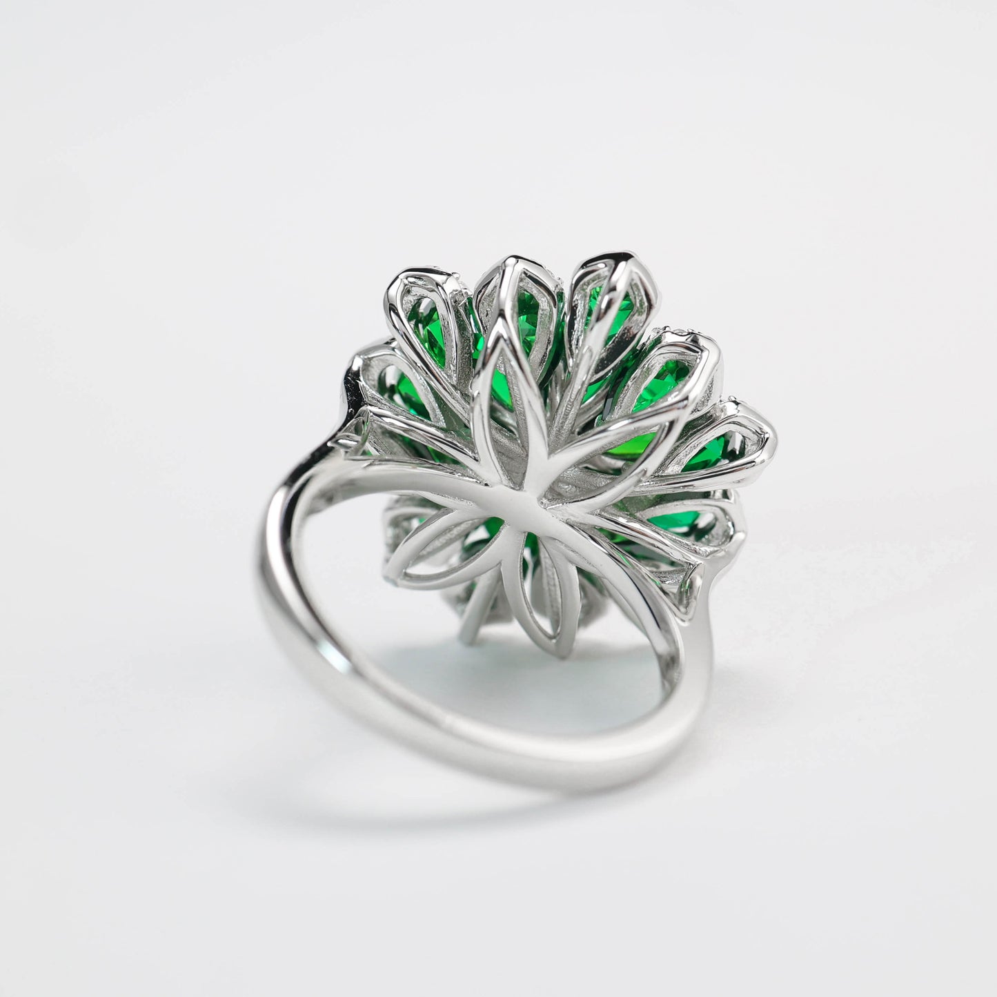 Bague en pierres de laboratoire couleur tsavorite fleur préservée micro-sertie, argent 925/1000e