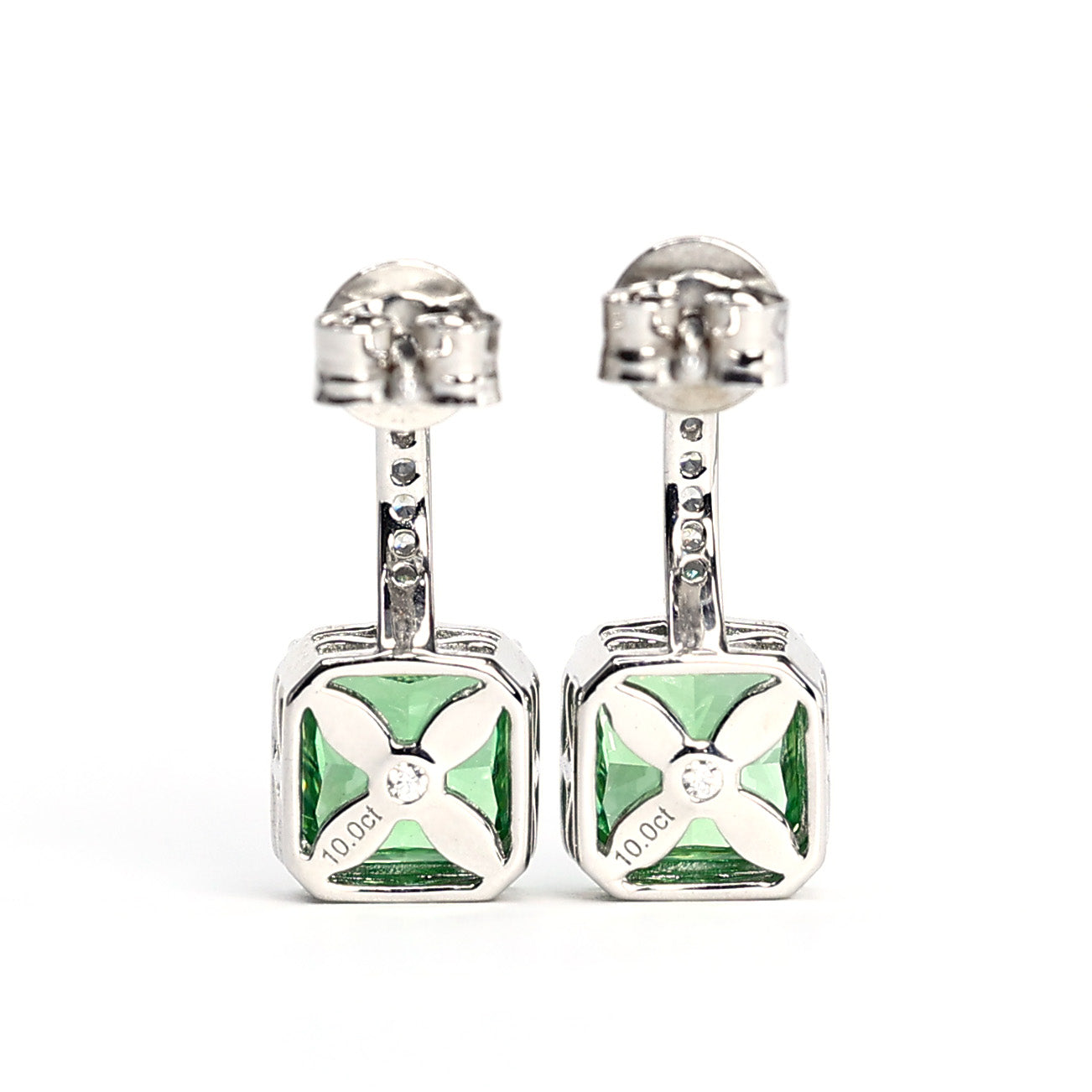 Boucles d'oreilles renaissance en pierres de laboratoire couleur vert pomme micro-serties, argent 925/1000e.