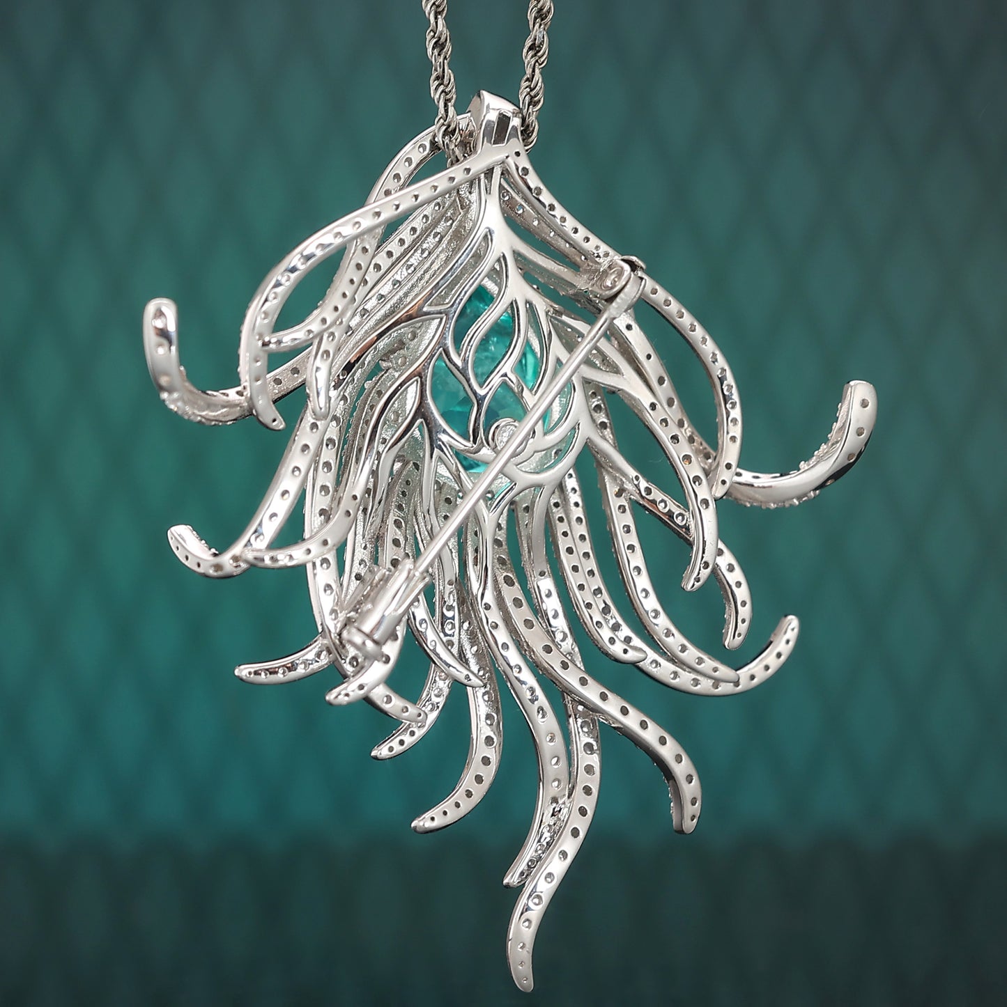 Pierres créées par le laboratoire de couleur Paraiba micro-serti, pendentif et broche polyvalents en plumes d'aurore, argent sterling.