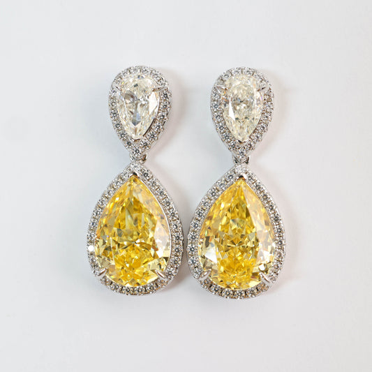 Zwei Tropfen-Ohrringe mit zwei Tropfen in Mikrofassung in gelber Diamantfarbe, Sterlingsilber.