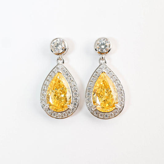 Wassertropfen-Ohrringe mit gelben Diamanten in Mikrofassung, Farbe Lab erstellte Steine, Sterlingsilber.