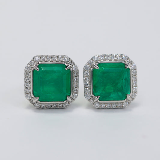 Micro-Fassung smaragdfarbene, im Labor erstellte Steine, 4-Krappen-Ohrringe, Sterlingsilber