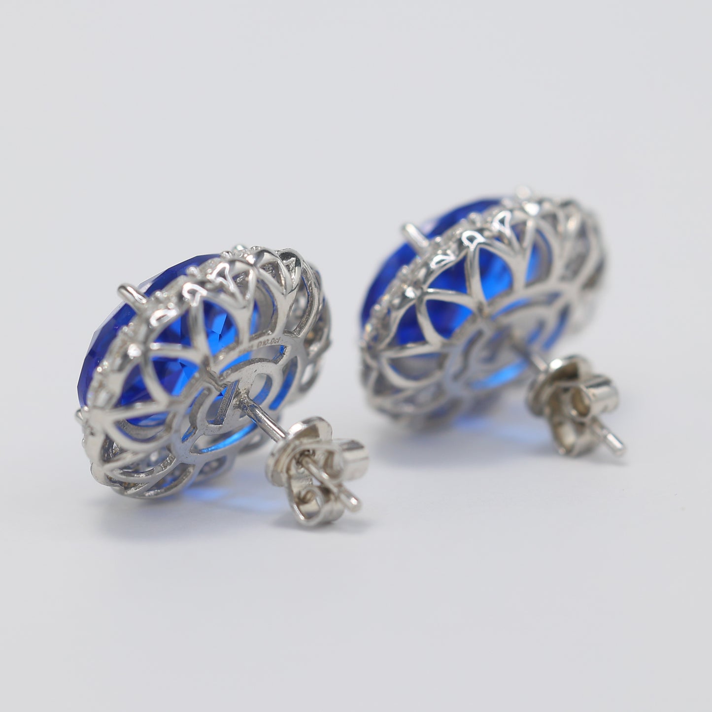 Boucles d'oreilles en forme d'œuf de pigeon avec pierres créées par le laboratoire, couleur bleu roi, micro-serties, argent sterling. (20 carats)