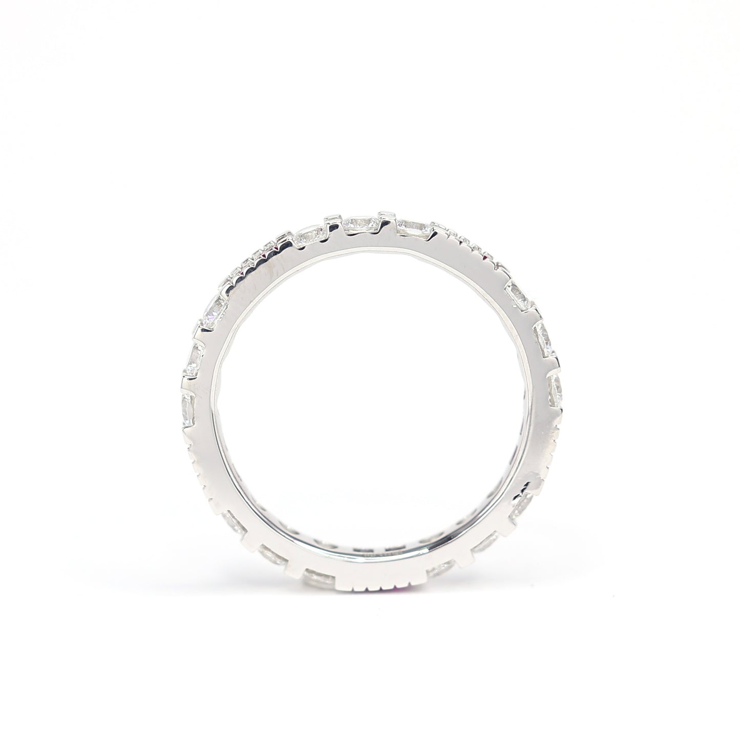 Bague fine entièrement joaillière sertie Mircro Pierres créées par le laboratoire rose et blanc, argent 925/1000e