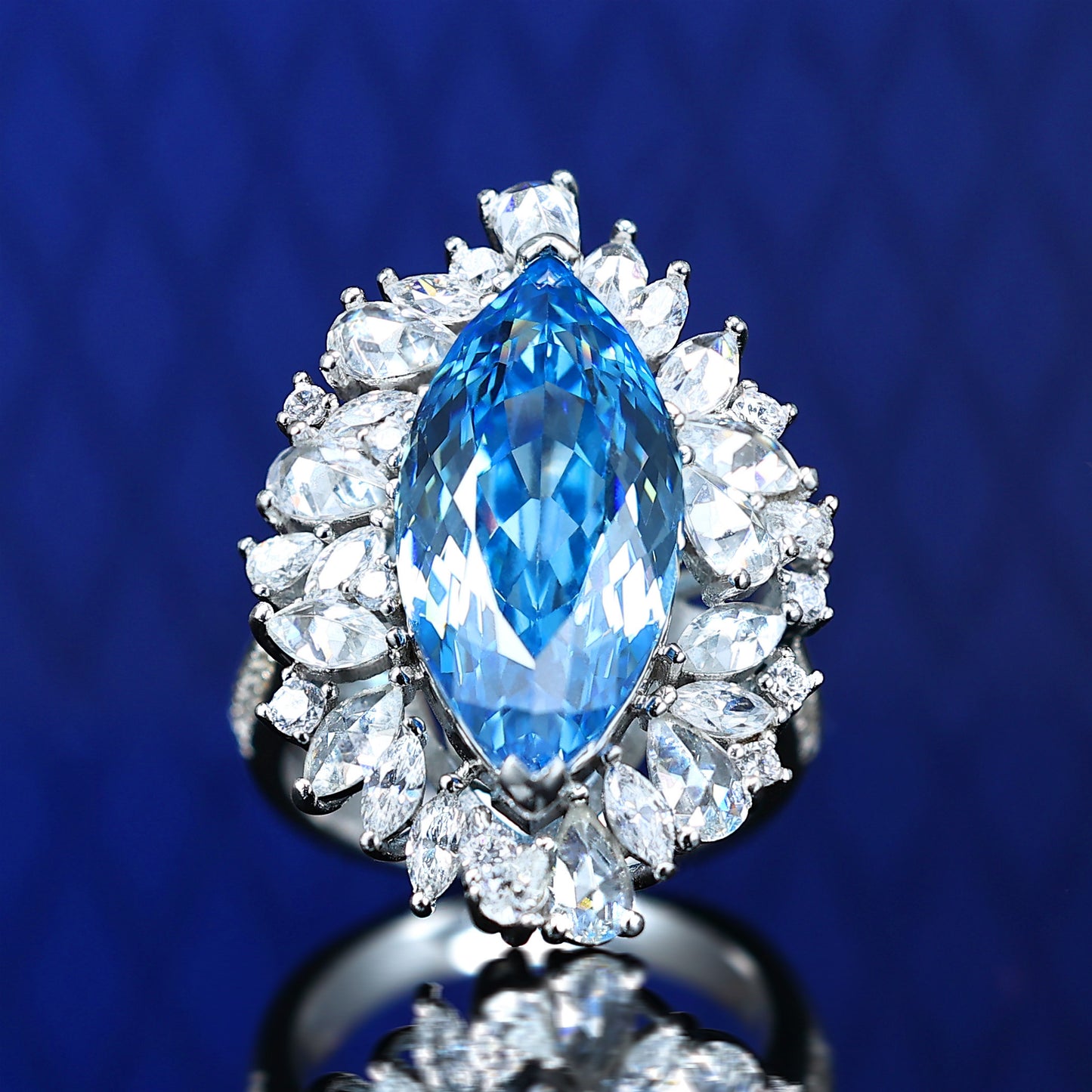 Mikrogefasster Aquamarin-Farblabor-Stein Ring in Marquise-Form, Sterlingsilber