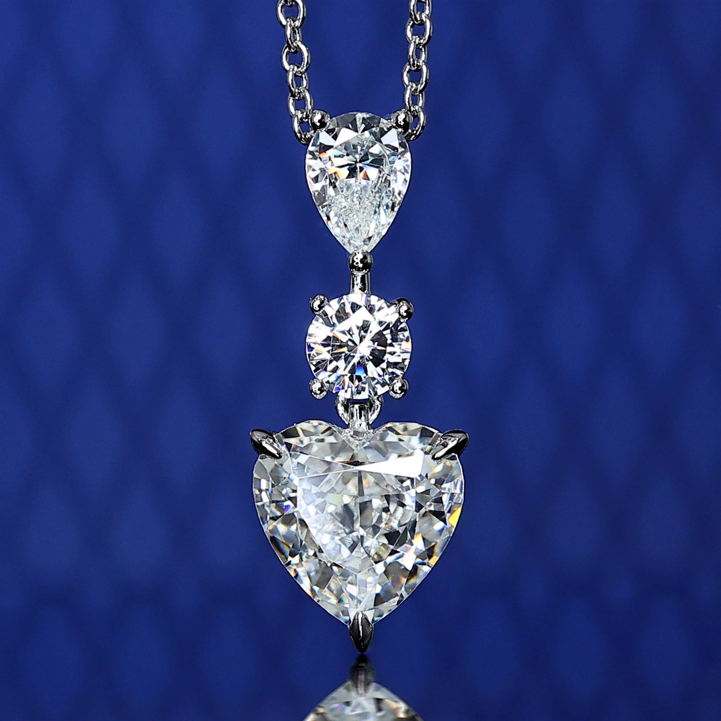 Collier larme et coeur en pierres créées par Micro-set Lab, argent sterling.