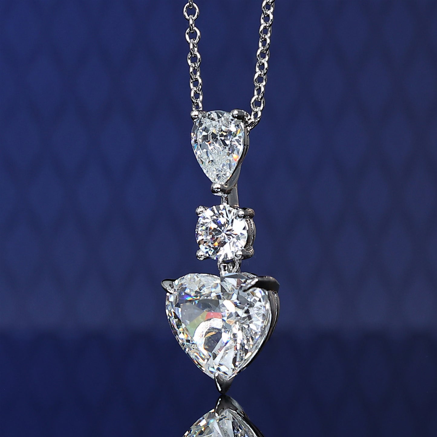 Collier larme et coeur en pierres créées par Micro-set Lab, argent sterling.