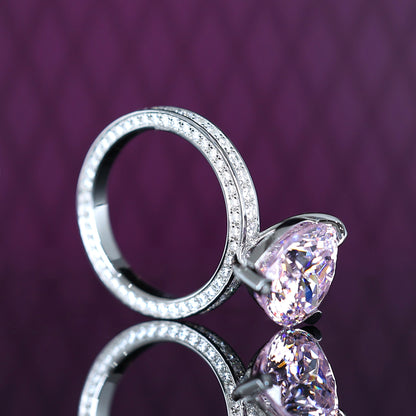 Ring in Herzform mit rosafarbenen Diamanten in Mikrofassung, Sterlingsilber