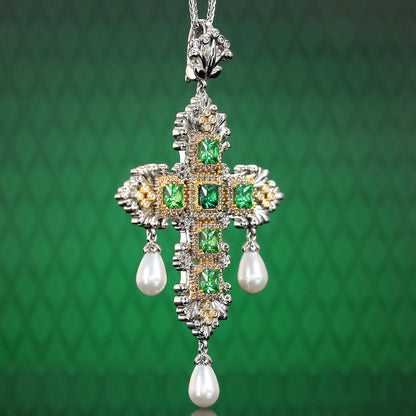 Édition limitéeMicro-serti diamant vert couleur laboratoire pierres créées Knot cross retro drop perle Pendentif, argent sterling 