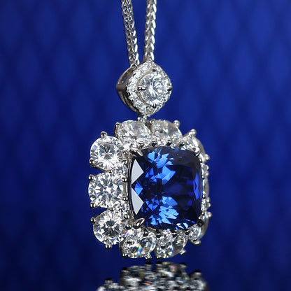 Collier cube carré de pierres créées par le laboratoire couleur saphir micro-serti, argent sterling