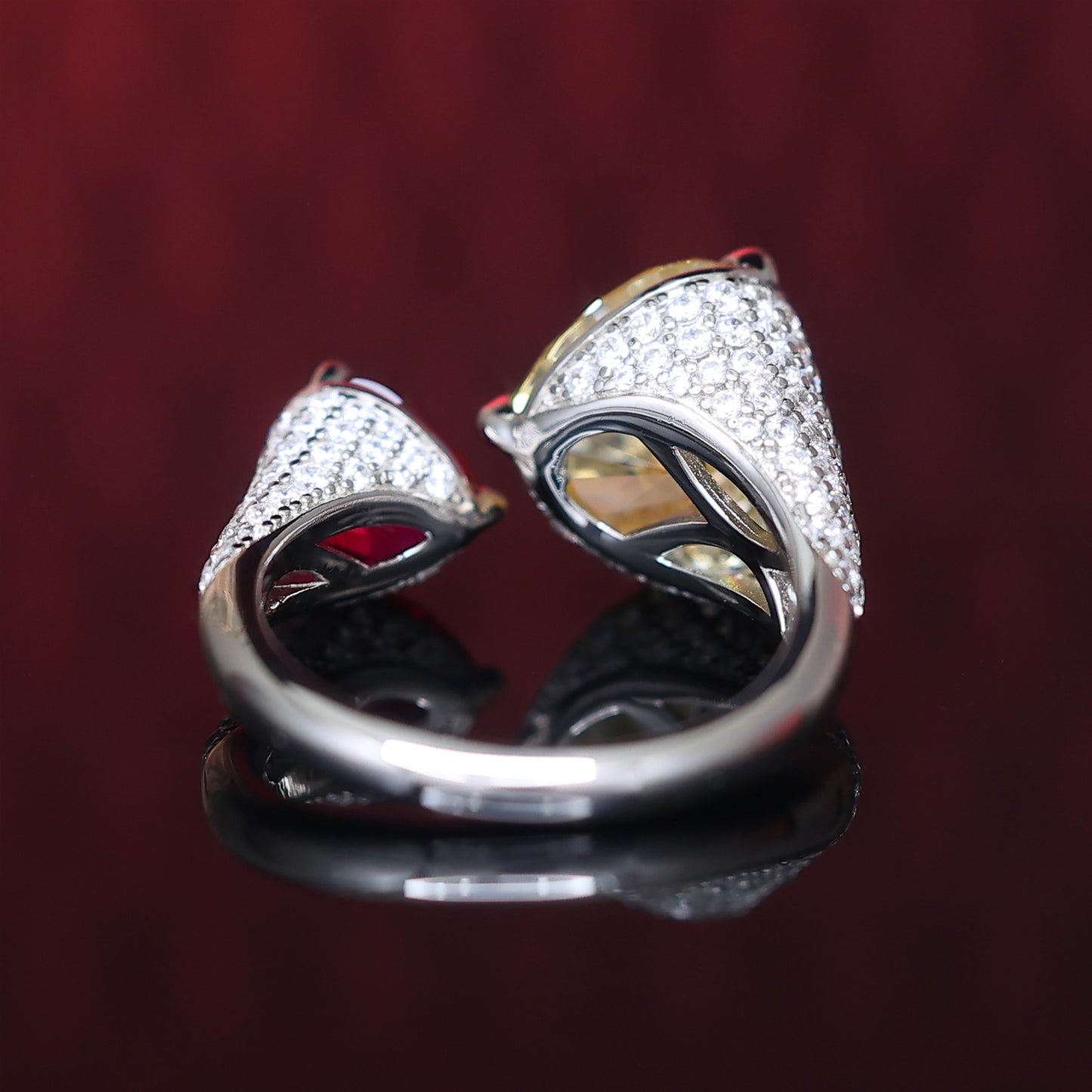 Im Mikrofassungslabor hergestellte Steine ​​Teleästhesiering, Sterlingsilber. US-Größe: 4-5-6-7-8-9-10